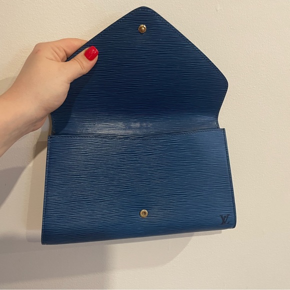 Authentic LV royal blue Epi clutch - Picture 4 of 5